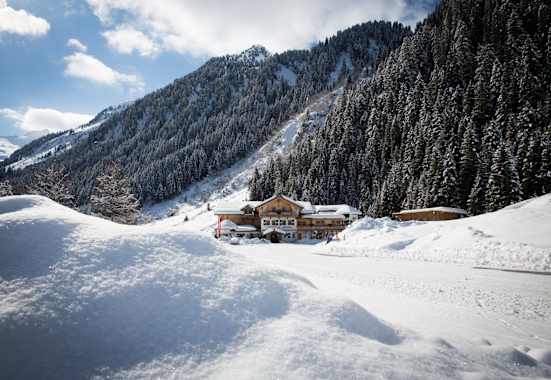 Der Alpengasthof Finkau im Zillertal im Winter