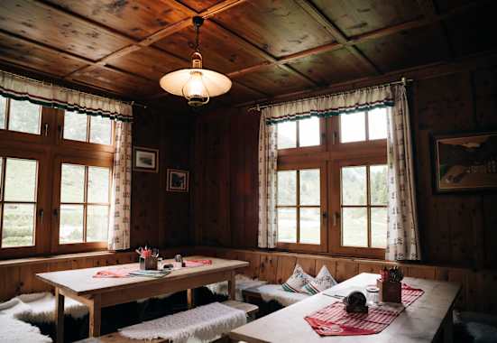 Der ursprüngliche Gastraum in der Alpenrosenhütte