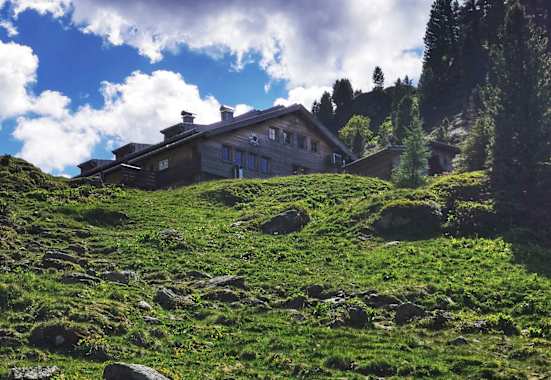 Die Neue Bamberger Hütte liegt im Herzen der Kitzbühler Alpen in Tirol.
