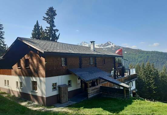 Das Berggasthaus Naturfreunde Davos liegt hoch über Davos.