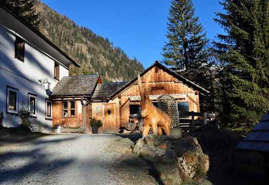 Die Dicktlerhütte ist eine willkommene Jausenstation an der Longa bei Weißpriach.