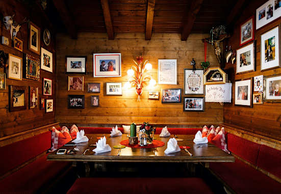 In der gemütlichen Stube von Christa's Skialm