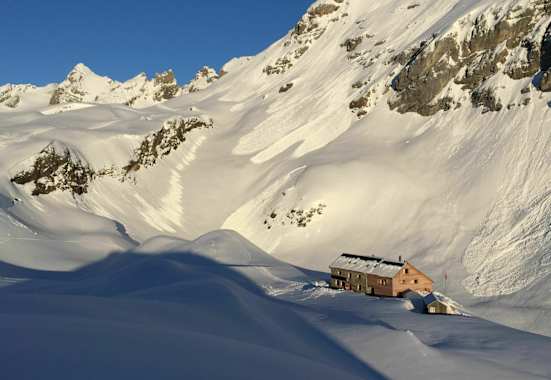 Claridenhütte im Winter