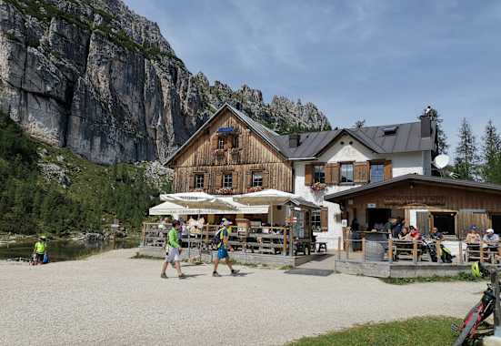 Rifugio Croda da Lago