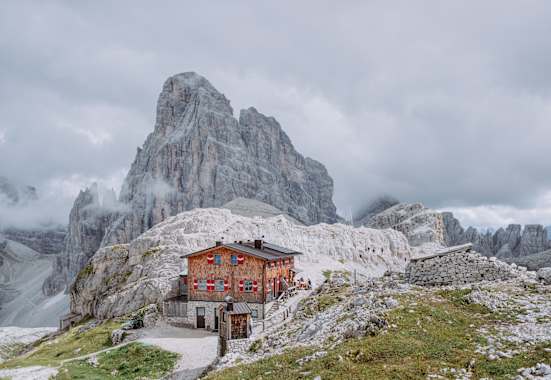 Die Büllelejochhütte in den Sextner Dolomiten
