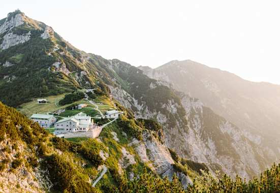 Das Stripsenjoch-Haus ist ein beliebter Stützpunkt für Wanderer und Kletterer.