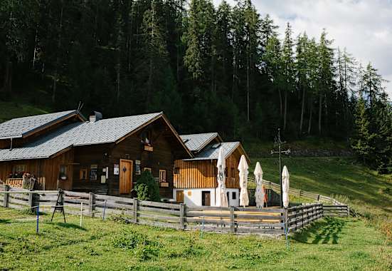 Die Karröster Alm, oberhalb von Imst auf 1.468 m gelegen.