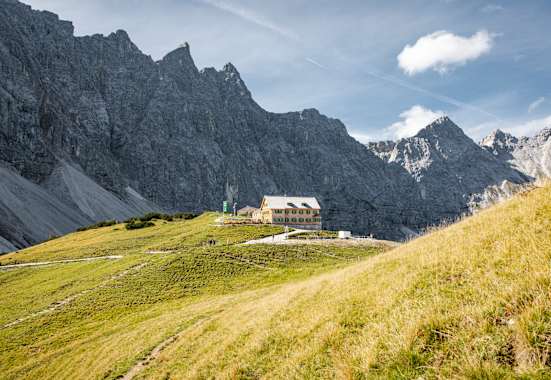 Die neu renovierte Falkenhütte im Karwendel