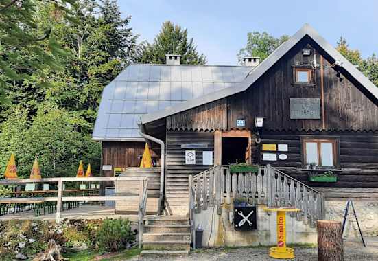 Die Anton-Schosser-Hütte liegt in der oberösterreichischen Wander- und Skiregion Hohe Dirn.