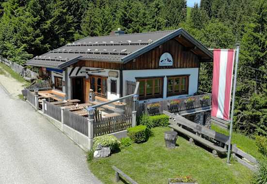 Die Glasner Hütte befindet sich auf 804 Metern Seehöhe direkt am Sebaldusweg, dem Mariazellerweg 06 und dem Voralpenweg 04.