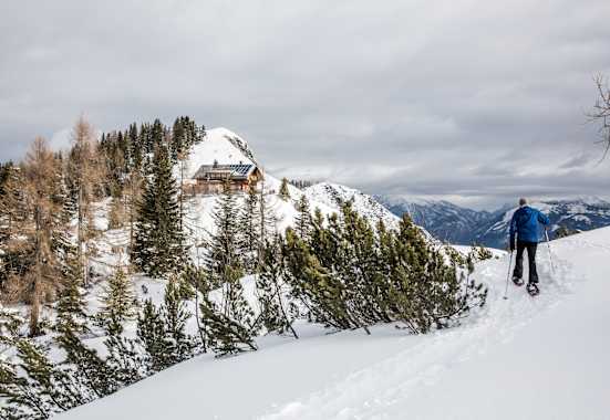 Gute Größe, tolle Lage: die Goiserer Hütte. 07: Tourengehen ist