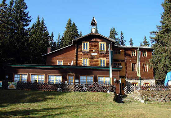 Hallerhaus: Außenansicht Sommer