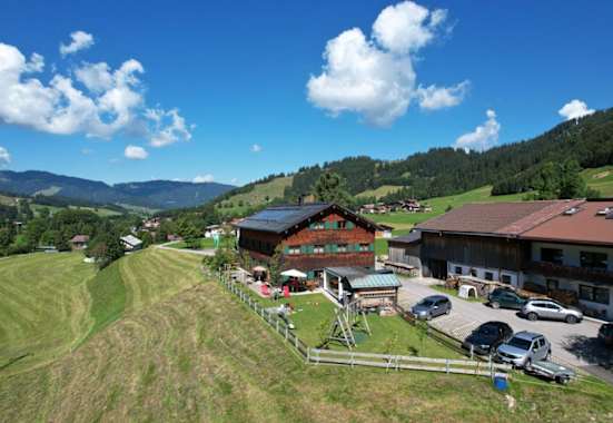 Das Haus Schattwald ist eine äußerst geräumige und gut ausgestattete Selbstversorgerhütte in den Allgäuer Alpen.