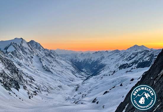 Blick von der Hollandiahütte ins Lötschental