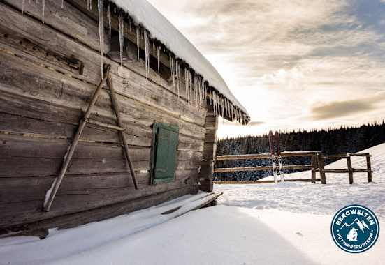 Die Kaarl Hütte liegt westlich von Mürzzuschlag.