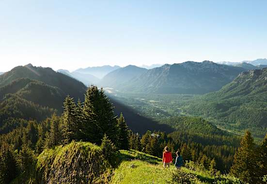Abstieg vom Kolbensattel zur Kolbensattelhütte bei Oberammergau