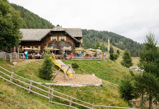 Die Lammersdorfer Hütte ist ein Almgasthof in den Nockbergen.