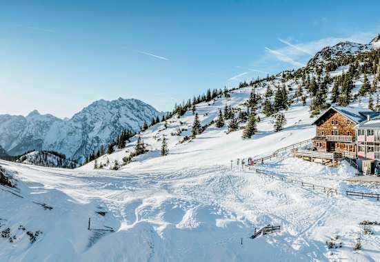 Das Carl-von-Stahl-Haus im Winter