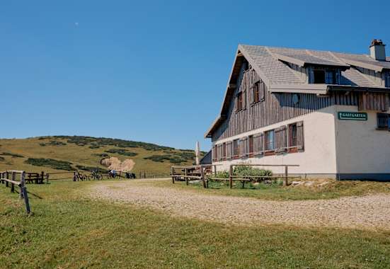 Die Lurgbauerhütte liegt auf 1.764m Höhe.