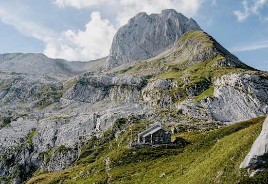 Die Zwinglipasshütte wird von einem ehrenamtlichen Hüttenteam bewartet.