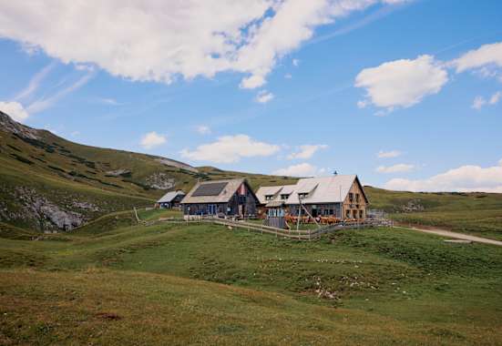 Die Michlbauerhütte befindet sich auf der Schneealm in den obersteirischen Mürzsteger Alpen.