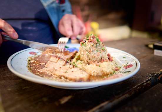 Schweinbraten auf der Frido-Kordon-Hütte