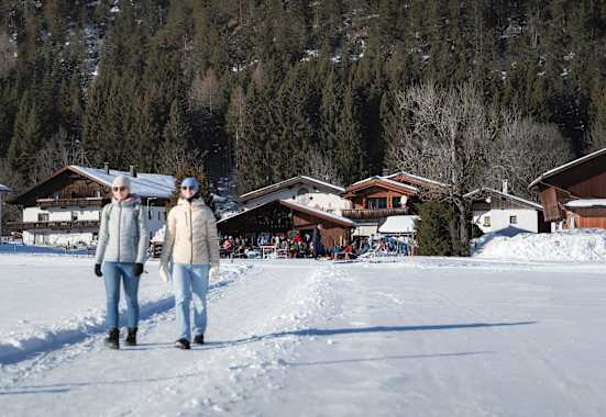 Poli's Hütte in Gasse in der Leutasch liegt direkt am Winterwanderweg und an der Langlaufloipe