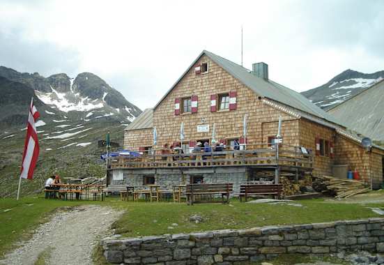 Die Reisseckhütte auf 2.287 m in der Kärntner Reisseckgruppe