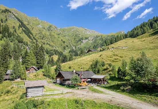 Die Kreealm-Kreehütte liegt in den Radstädter Tauern.