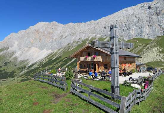 Die urige Rotmoosalm im Gaistal