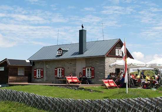 Die Salzburger Hütte lädt zur Einkehr ein.