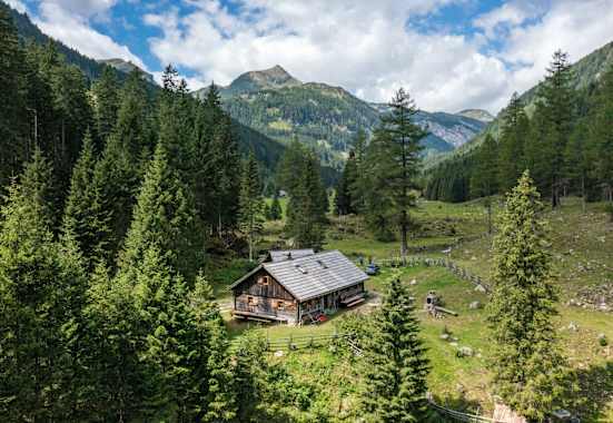 Auf der Raderhütte im Weißpriachtal werden Tradition und Brauchtum gelebt.