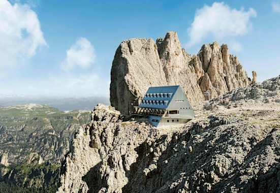 Die Santnerpasshütte auf ihrem aussichtsreichen Logenplatz.