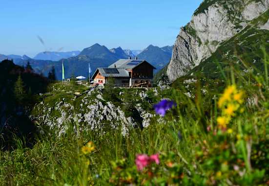 Die Laufener Hütte (1.726 m) im Salzburger Tennengebirge am Fuße des Fritzerkogels