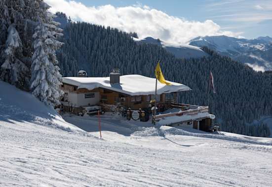 Die Stanglalm hat auch im Winter geöffnet.