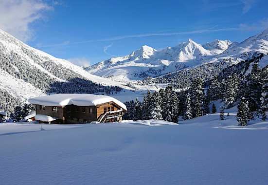 Die Mittergrathütten sind zwei modern ausgerüstete Selbstversorgerhütten für 30 Personen in Kühtai