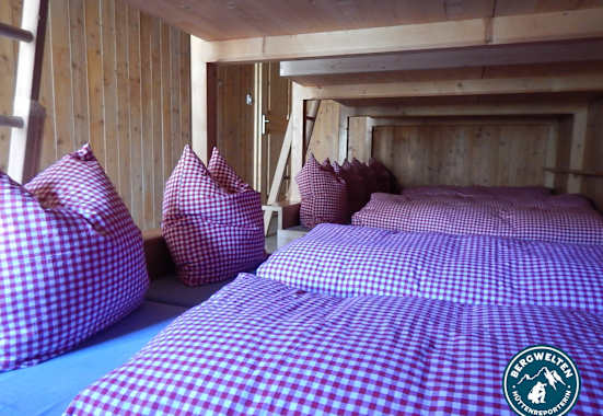Einer des Schlafpläze auf der Weissmieshütte