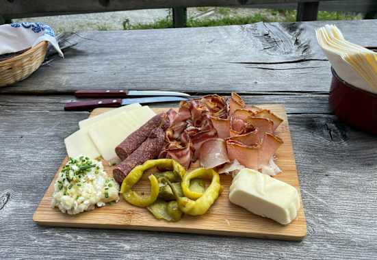 Jause auf der Zehnter Alm