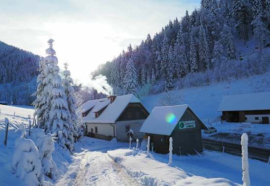 Tief verschneit präsentiert sich die Zickerreith im Winter.