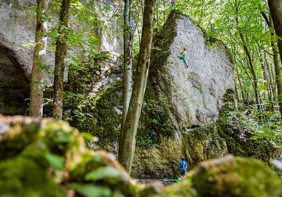 Angy bezwingt das "Zwergenschloss" und wird dabei von Benjamin Hartmann gesichert.