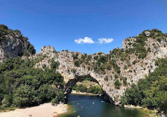 Ardèche mit der Pont d'Arc