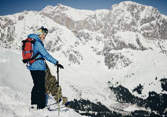 Beim Aufstieg wird eine kurze Pause eingelegt, um die Aussicht zu genießen.
