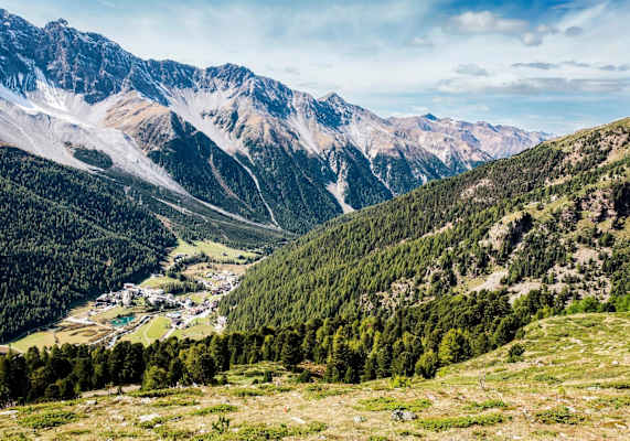 Ein Blick auf die Vinschgauer Gemeinde Sulden von oben. 