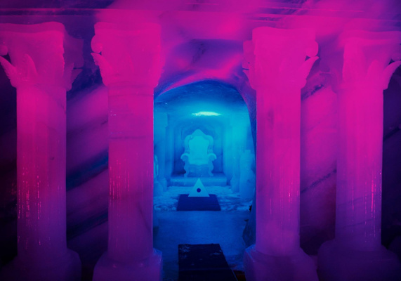 Skulptur im Eispalast am Dachstein