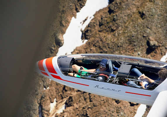 Ein Blick von oben auf das Cockpit