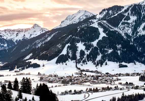 Die Abendsonne über Tannheim