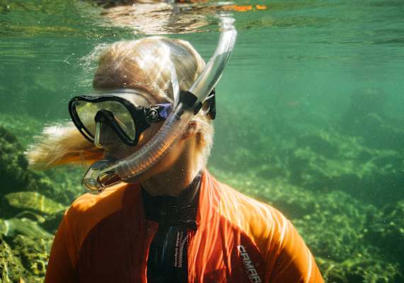 Eine Frau mit Schnorchel.