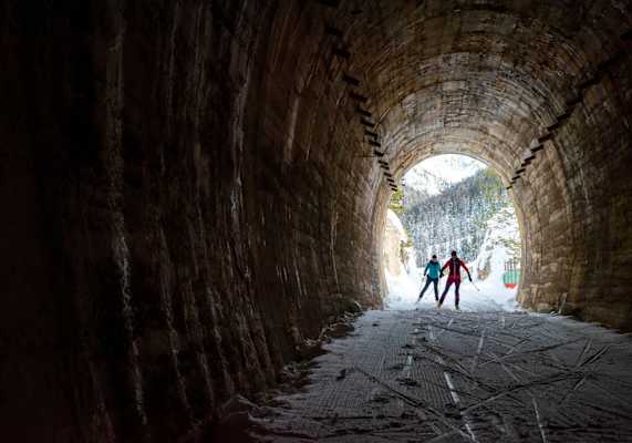 Ein aufgelassener Eisenbahntunnel