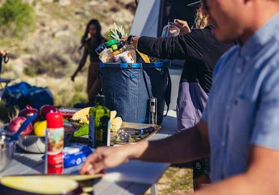 In diesen Korb mit stabilem Alurahmen passt dein ganzer Reiseproviant.