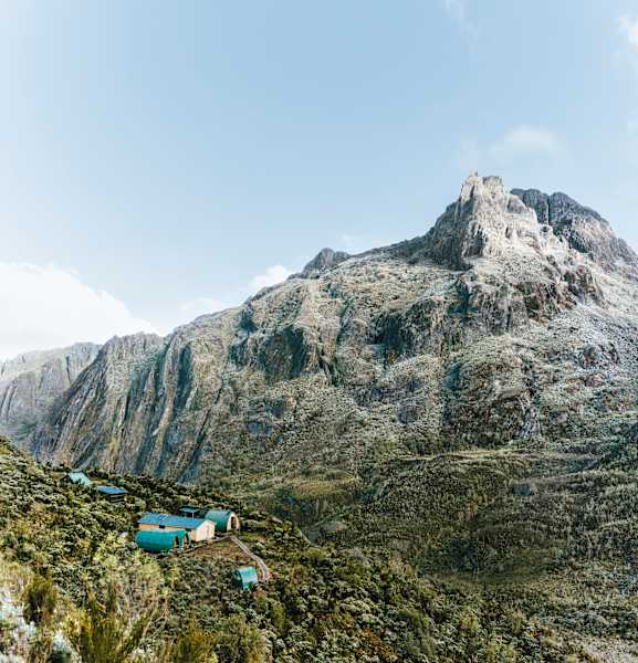 Wenn sich die Wolken lichten und den Blick auf das Ruwenzori-Gebirge freilegen